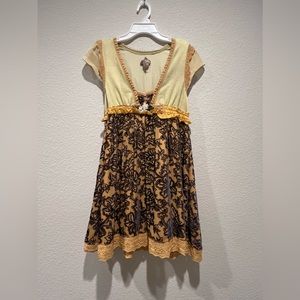 Pretty yellow dress with some floral